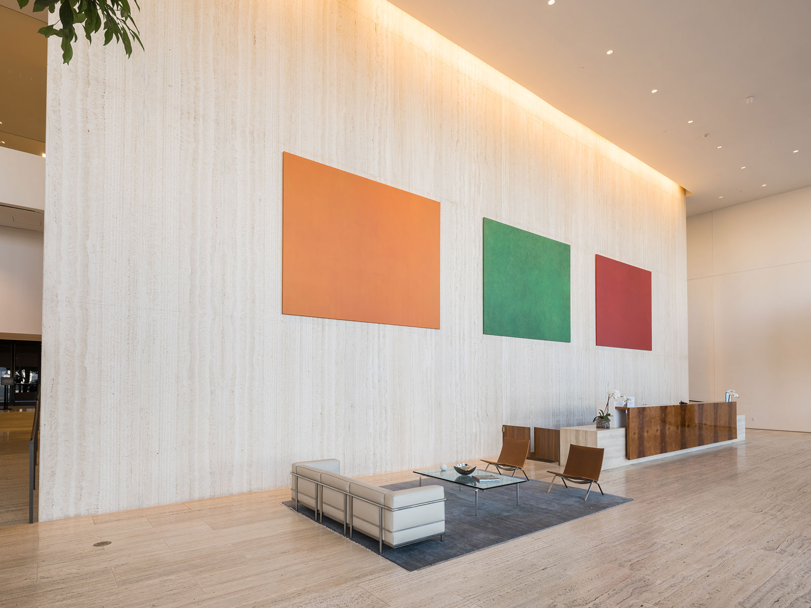 Lobby with concierge, modern decor and natural light at luxury apartment for rent in Murray Hill, 685 1st Avenue, NYC.